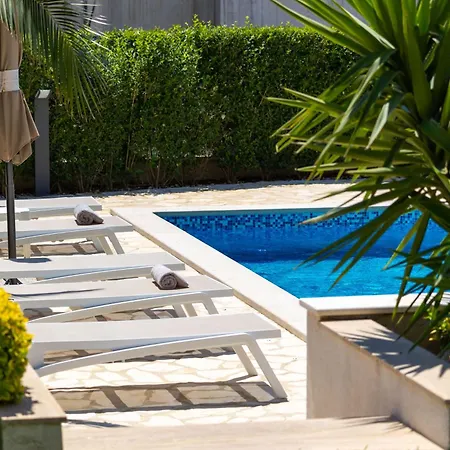 Sunny Garden Lux Apartment