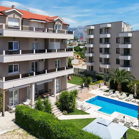 Апартаменти Sunny Garden Lux *