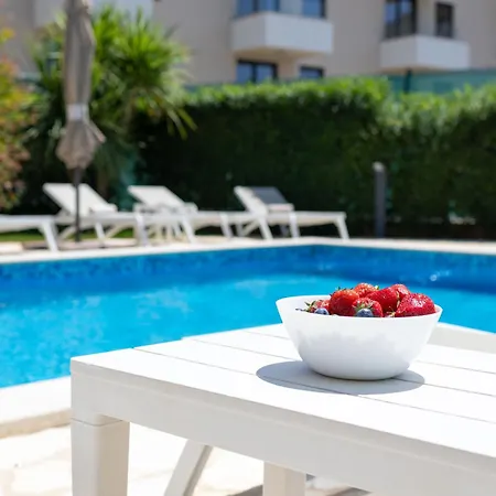 Sunny Garden Lux Апартаменти