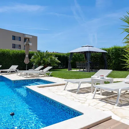 Sunny Garden Lux Апартаменти