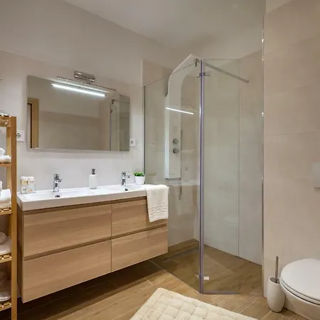 Апартаменти Sunny Garden Lux Спліт