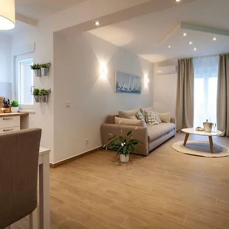 Sunny Garden Lux Apartment
