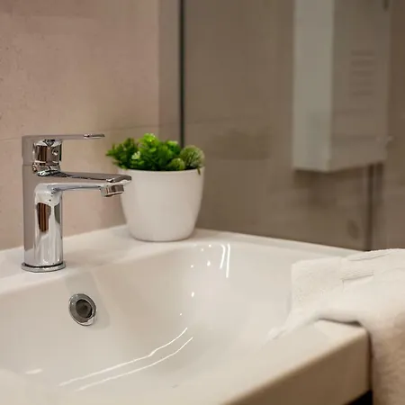 Sunny Garden Lux Апартаменти *