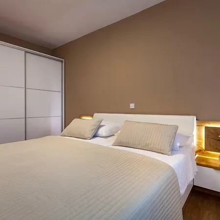 Sunny Garden Lux Апартаменти Спліт